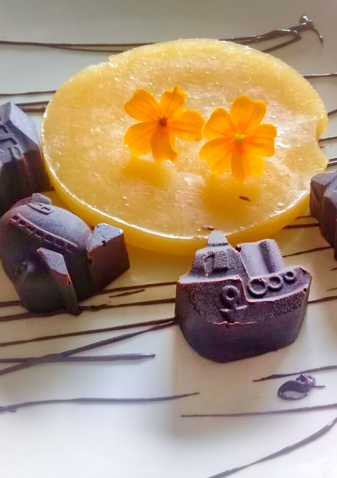 Una foto de Bombones de chocolate con relleno de mandarina