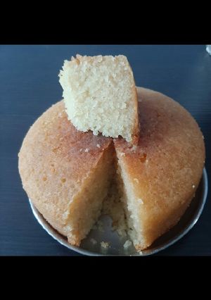 A picture of Vanilla sponge cake.