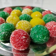 A picture of Coconut balls.