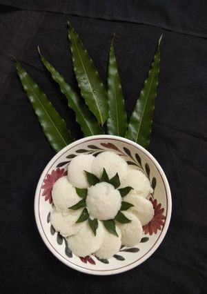 ચોખા-ભાત ની ઈડલી(Rice & coocked rice idli recipe in Gujarati) રેસીપી મુખ્ય ફોટો