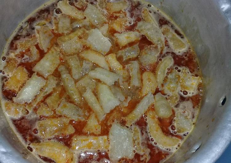 Bagaimana Menyiapkan Sambel goreng rambak telur ayam Anti Gagal