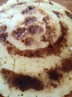 Una foto de Hot cakes tipo roles de canela. 🍥🍥
