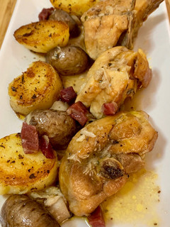 Una foto de Fricasé de pollo con patatas salteadas
