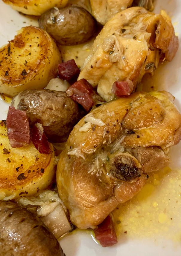 Una foto de Fricasé de pollo con patatas salteadas
