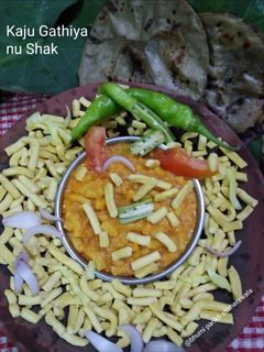 કાજુ ગાંઠીયા નું શાક (Kaju Ganthiya Shak Recipe In Gujarati) રેસીપી મુખ્ય ફોટો