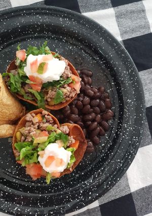 Una foto de Canastitas de tortilla de maíz, rellenas de picadillo