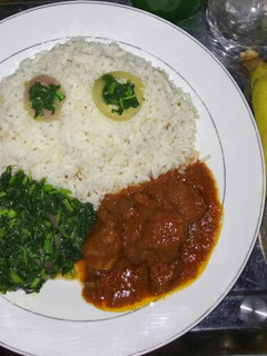 A picture of Rice,stew and vegetable.