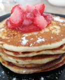 Hot cakes de buttermilk y cardamomo