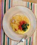 Arroz amarillo con col y salchichas
