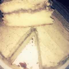A picture of Torta crema de manteca y relleno de pastelera de chocolate.