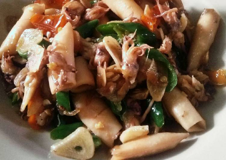 Langkah Mudah untuk meracik Cumi asin cabe ijo Ny. Intan Dwi yang nikmat