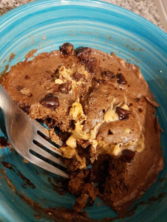 Una foto de Mug cake marmolado saludable