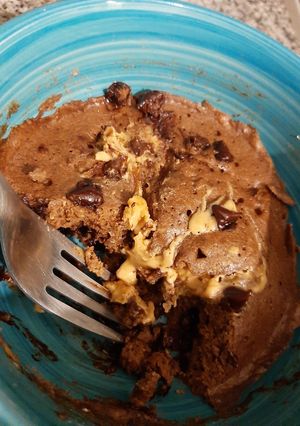 Una foto de Mug cake marmolado saludable