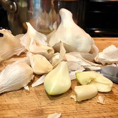 A picture of QOTW: What is your favorite way to peel garlic?.