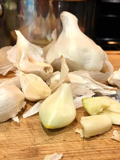 A picture of QOTW: What is your favorite way to peel garlic?.