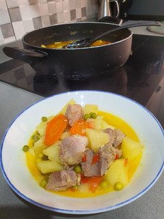 Una foto de Ragú de pavo con verduras guisadas
