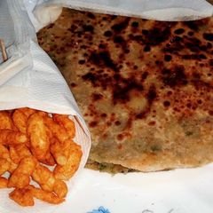 A picture of Aloo bathua paratha.