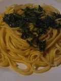 Tallarines con pesto de albahaca, ciboulette y ajo a mortero