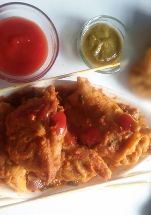 A picture of Hot and spicy fried gravy momo.