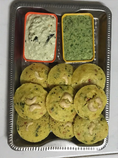 A picture of Oats idli.