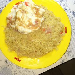A picture of Noodles and fried egg.