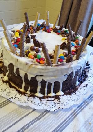 Una foto de Torta de bizcochuelo con relleno de chocolate