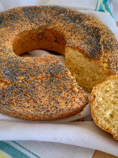 Foto di Ciambella con glassa croccante allo Zucchero di Canna e Semi di Papavero