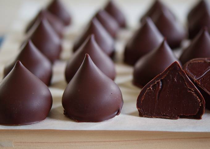 Basic Dark Chocolate Bon Bons / Bonbon de Chocolat