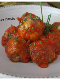 Una foto de Albóndigas con tomate