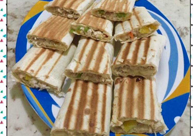 خبز التورتيلا مع دجاج و فلفل بارد