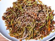 A picture of bean sprouts with sesame oil