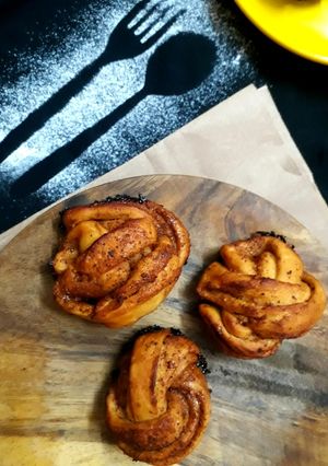 সিনেমান রোল(cinnamon roll recipe in bengali) রেসিপির প্রধান ছবি