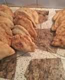 Empanadas de pollo y carne fritas