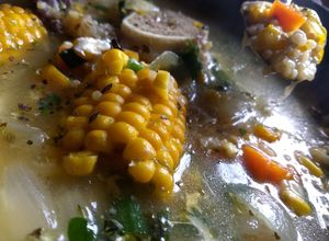 Una foto de Puchero (base de sopa vegetal con carne sin "caldito")