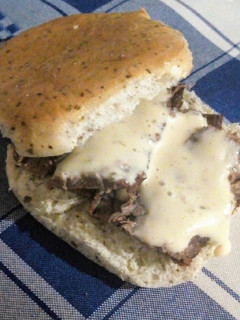 Una foto de Salsita de Ajo para Sándwich 👌😎😋