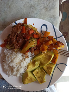 Una foto de Carne con verduras