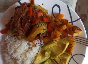Una foto de Carne con verduras