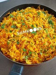 झटपट - पनीर मटार पुलाव (Paneer Matar Pulao Recipe In Marathi) रेसिपी चे मुख्य फोटो