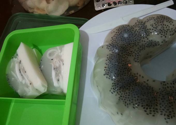 Resep Puding Kelapa Muda Selasih Oleh Soufia Cookpad