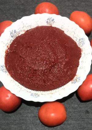 عکسی از دستور رب گوجه‌فرنگی خانگی به روش سنتی