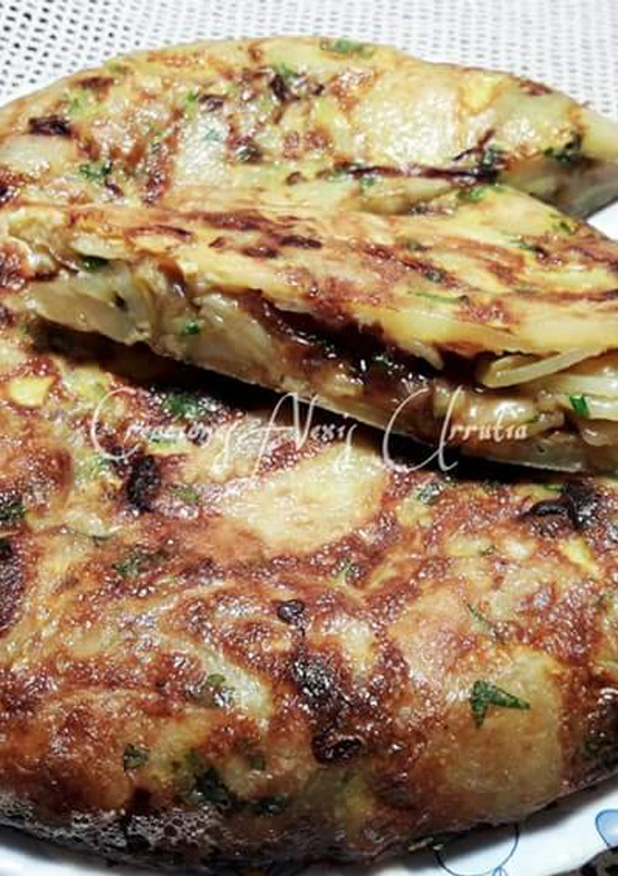 Una foto de Tortilla cuajada de patatas, ajos, perejil y jengibre