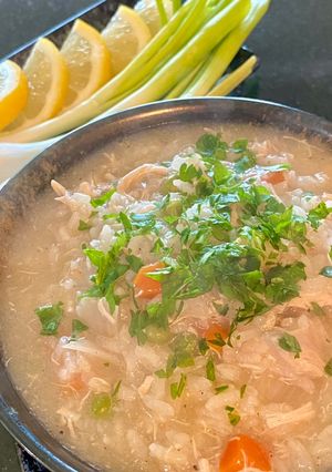 صورة لوصفة شوربة الأرز بالدجاج والخضار 🍲