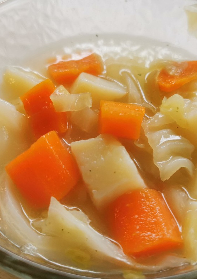 Una foto de Sopa de col con zanahoria y papa