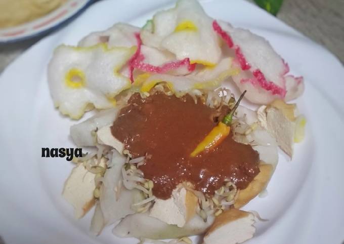 Tahu Tek/ Tahu Lontong