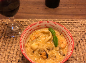 Una foto de Mix de mariscos al curry y leche de coco