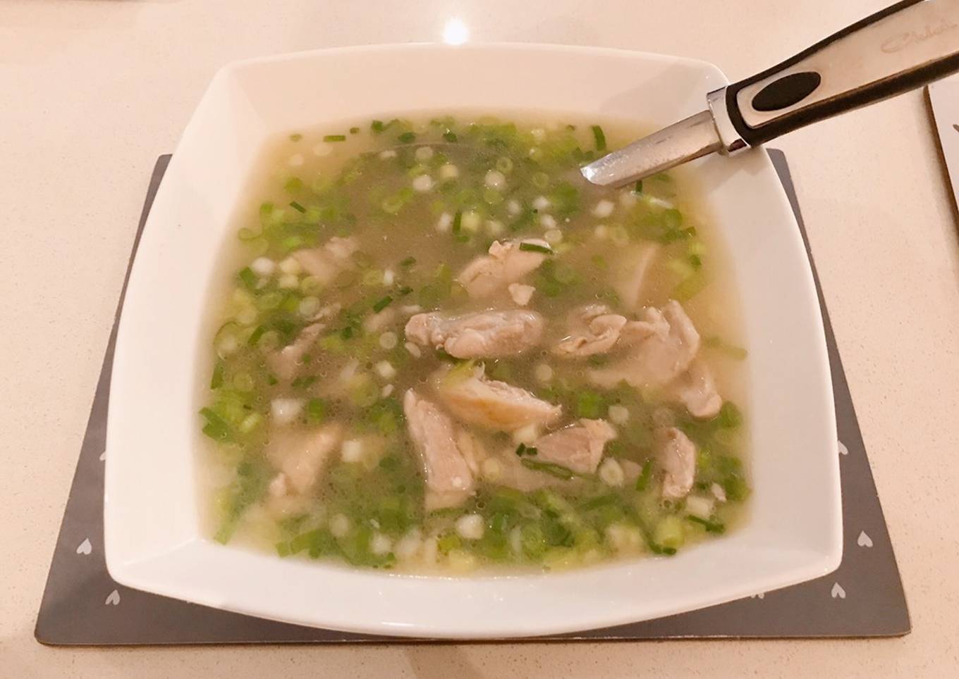 Spring onion chicken soup