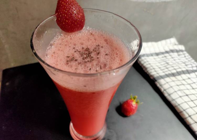 Cara Gampang Menyiapkan Jus strawberry tanpa es Anti Gagal