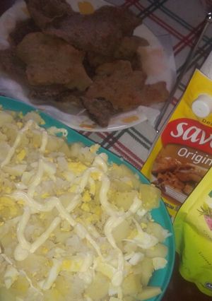 Una foto de Ensalada de huevo arróz y papas! Fácil♡