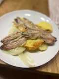 Boquerones al horno con patatas y cebolla