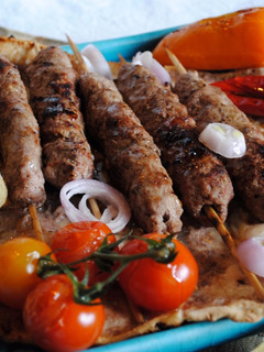 A picture of Persian kebab kubideh with rice (Chelow kebab).